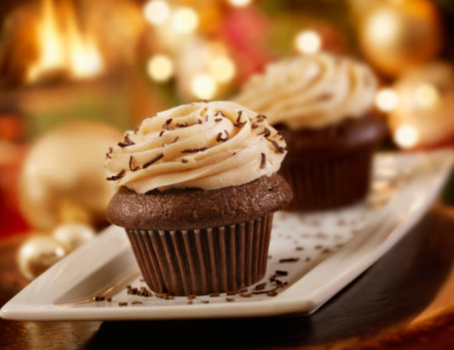 Peppermint Bark Cupcakes: Indulge in Chocolate or Vanilla